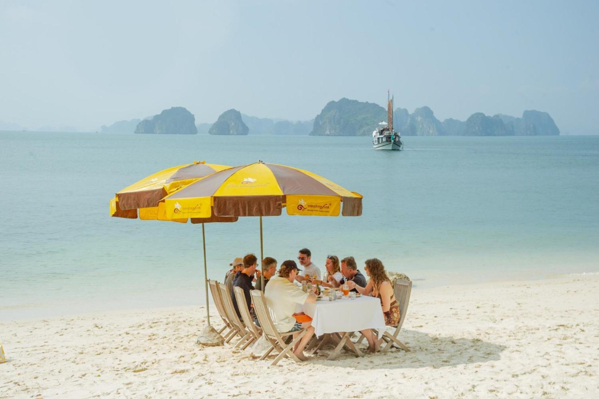 Dragon Legend Cruise Hotel Ha Long Exterior photo