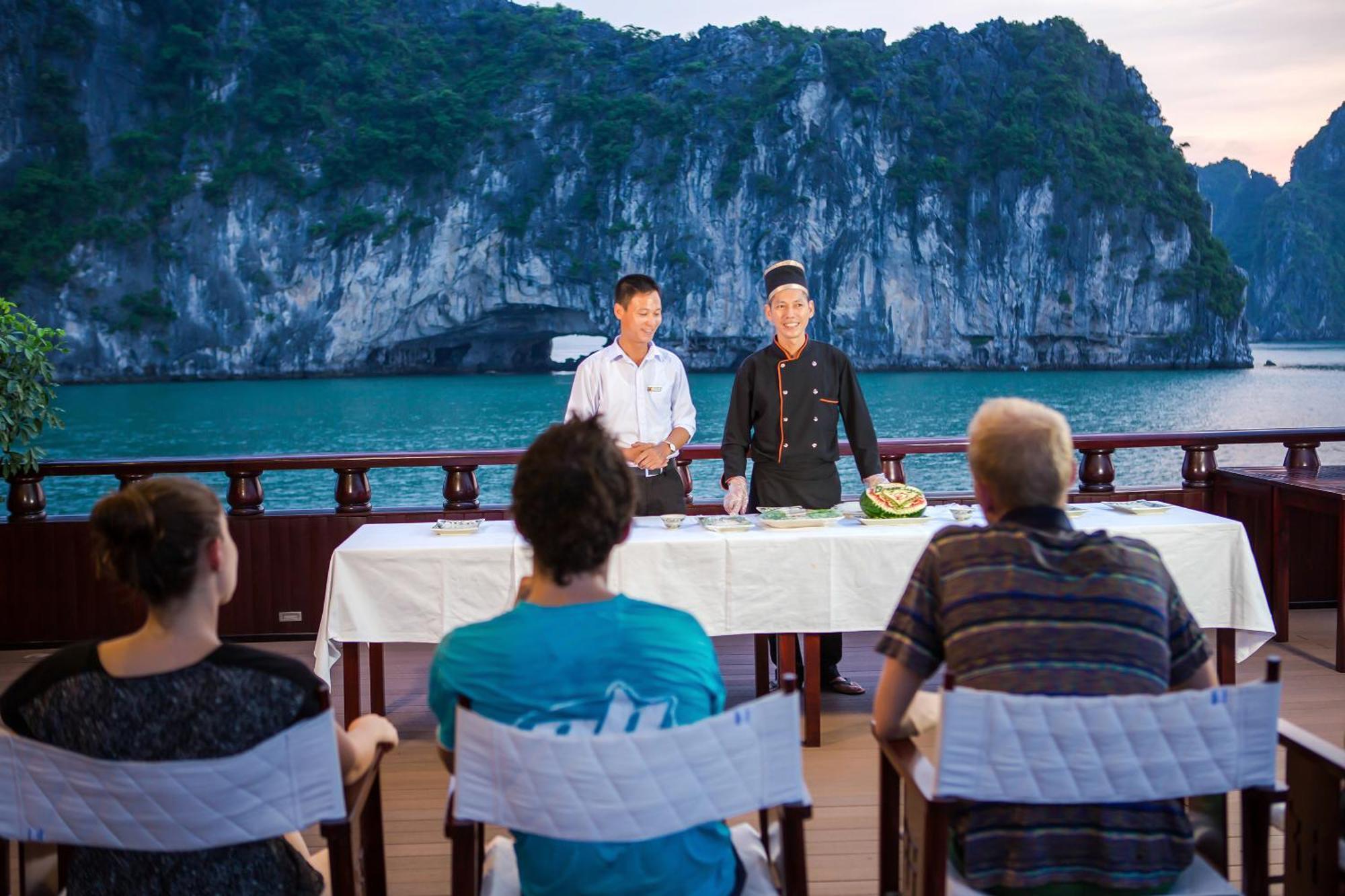 Dragon Legend Cruise Hotel Ha Long Exterior photo