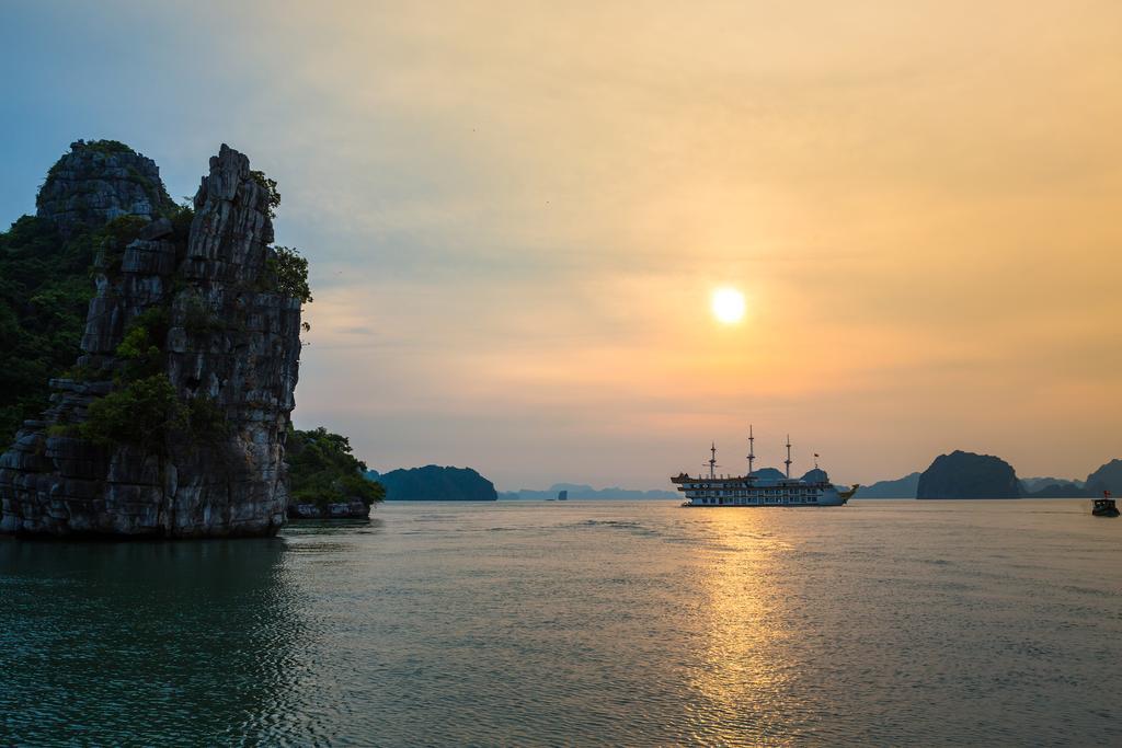 Dragon Legend Cruise Hotel Ha Long Exterior photo
